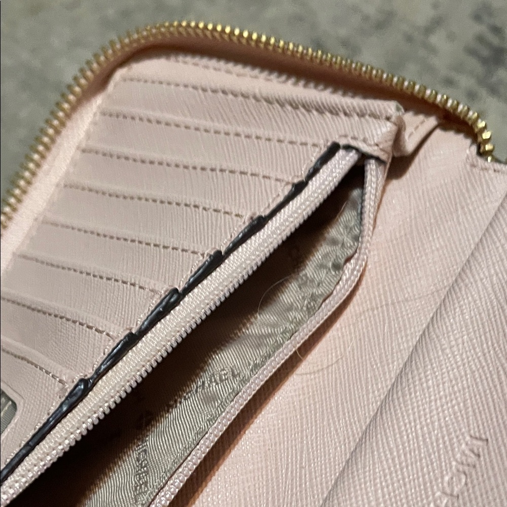 Michael Kors Blush Heart Wristlet - Picture 7 of 8
